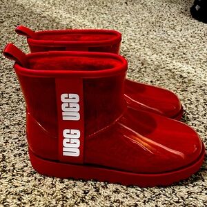 UGG Classic Clear Mini Boot Samba Red (Women’s)
Size US 7